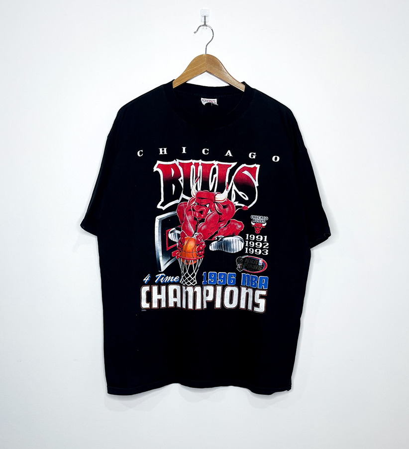 CHICAGO BULLS "Benny the Bull 1996 NBA Champions" VINTAGE TEE