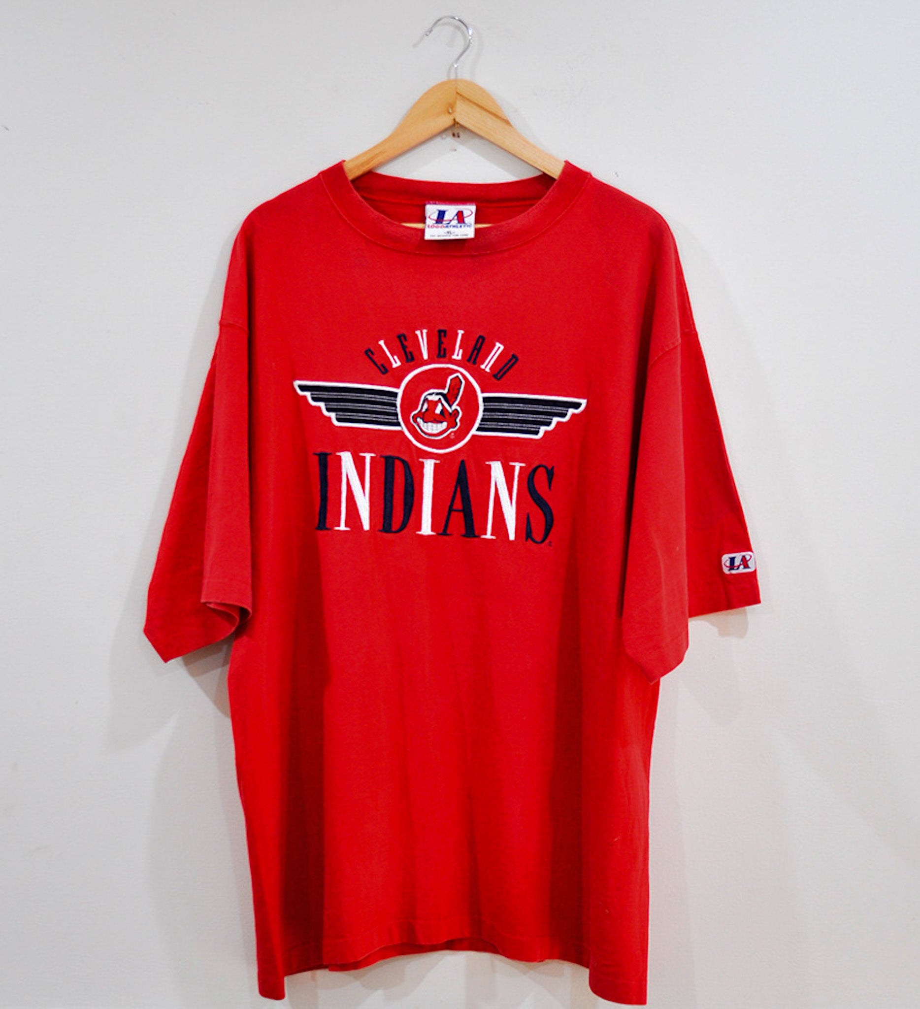 CLEVELAND INDIANS EMBROIDERED VINTAGE TEE