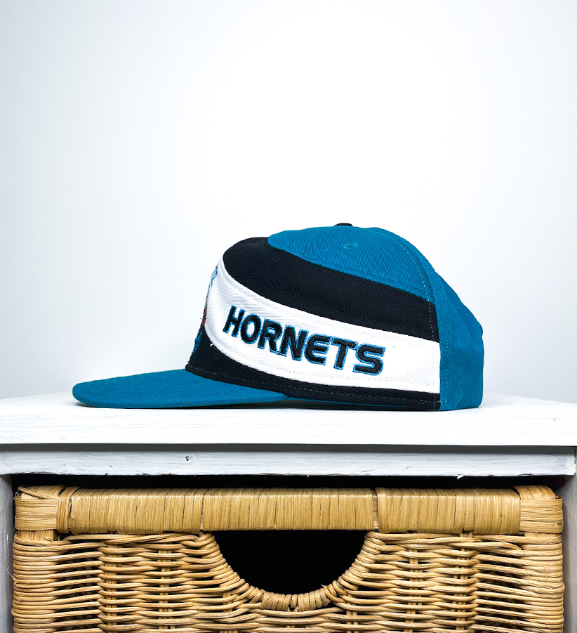 CHARLOTTE HORNETS VINTAGE SNAPBACK (Deadstock)