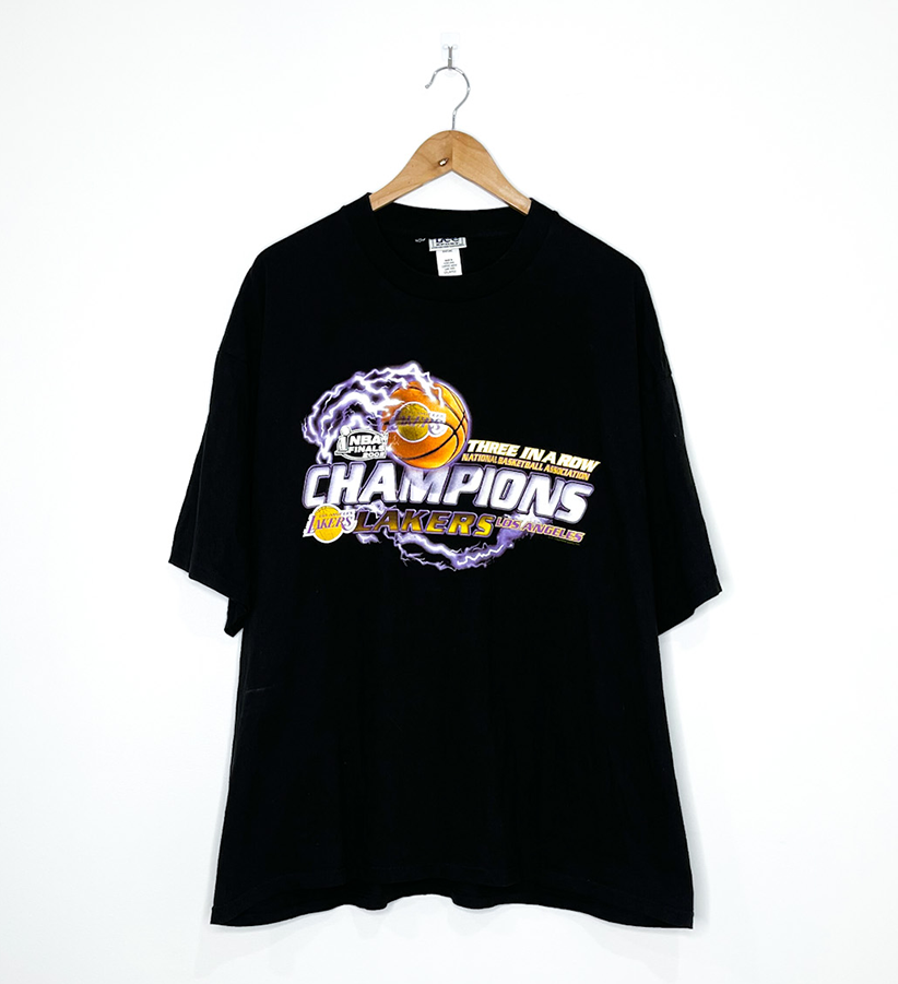 LOS ANGELES LAKERS "2002 NBA Champions" VINTAGE TEE