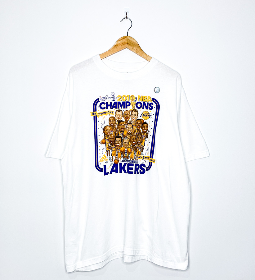 LOS ANGELES LAKERS "2010 NBA Champions" CARICATURE TEE (Deadstock)
