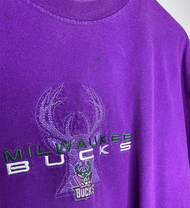 MILWAUKEE BUCKS EMBROIDERED VINTAGE TEE