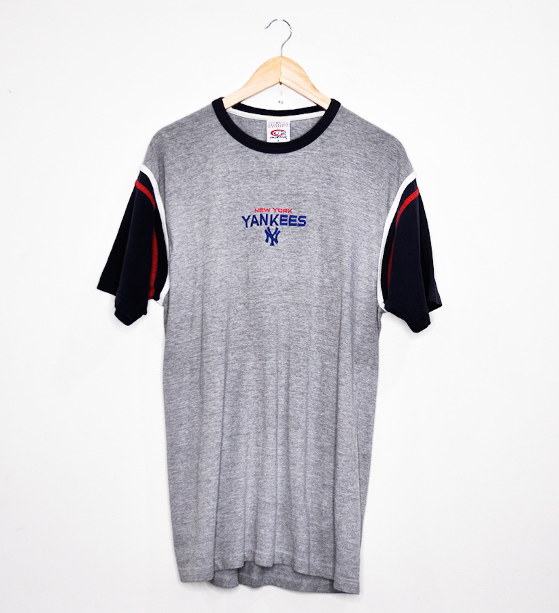 NEW YORK YANKEES EMBROIDERED SPELLOUT TEE