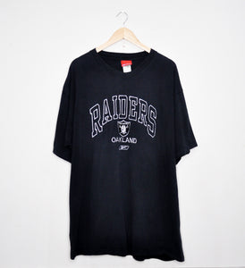 OAKLAND RAIDERS EMBROIDERED SPELLOUT TEE