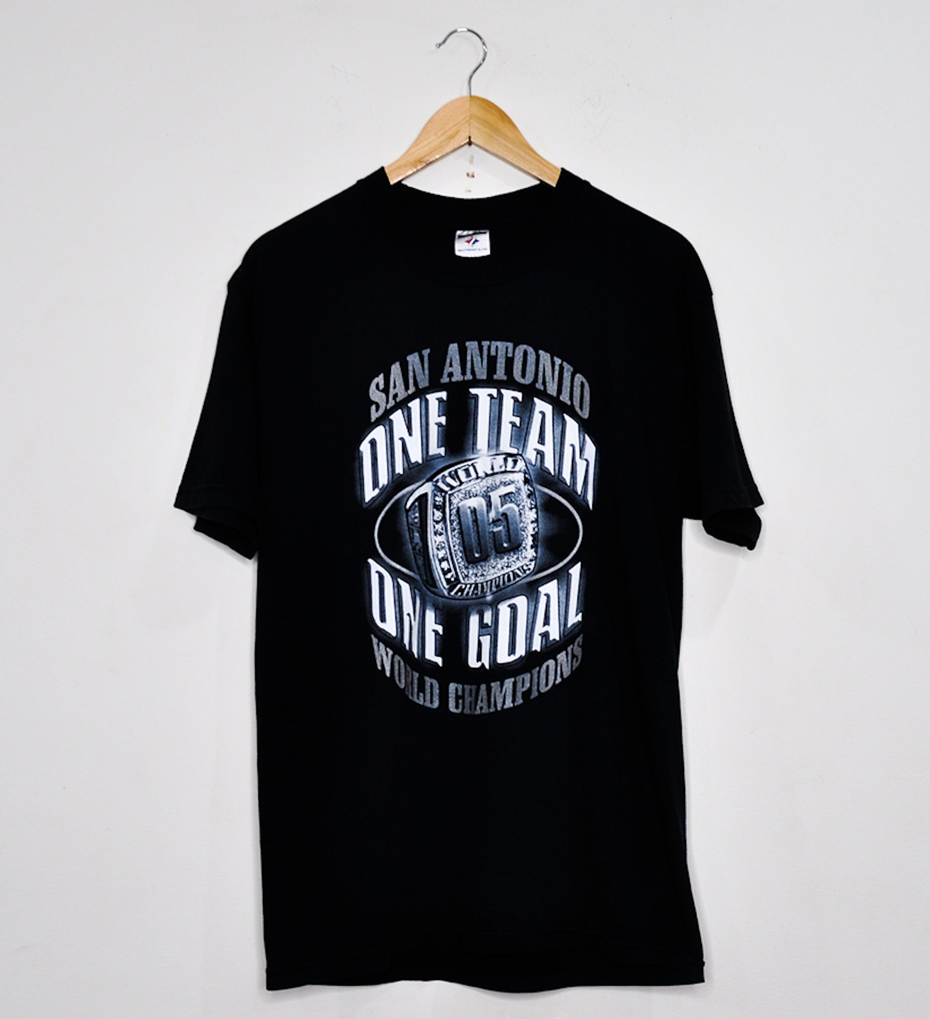 SAN ANTONIO SPURS "One Team, One Goal 2005 World Champions" RING TEE